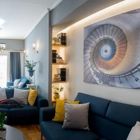 Apartment Victorian Elegance, Athens' Hidden Gem, 6br , 30sec To Metro , Ac , Netflix *